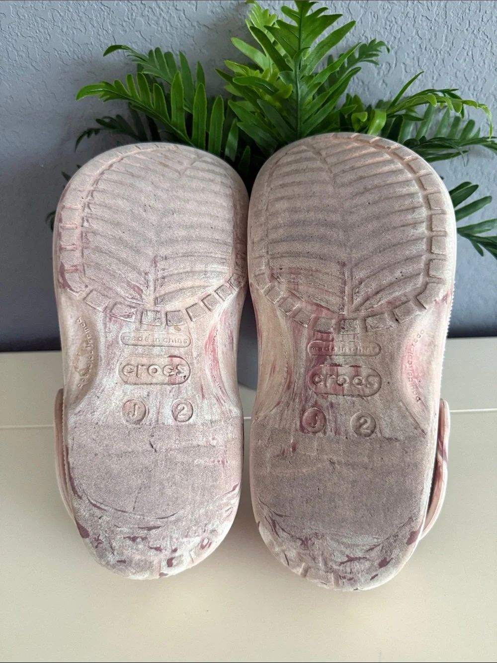 CROCS Kid’s size J 2 Marble Classic Clog